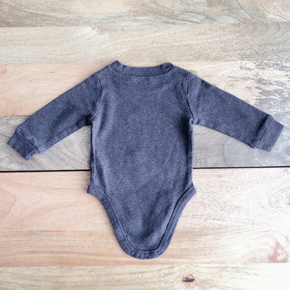 🧸 SALE! (5/$15, 8/$22, 12/$30) Carter’s bodysuit 3m football onesie unisex - Picture 3 of 4